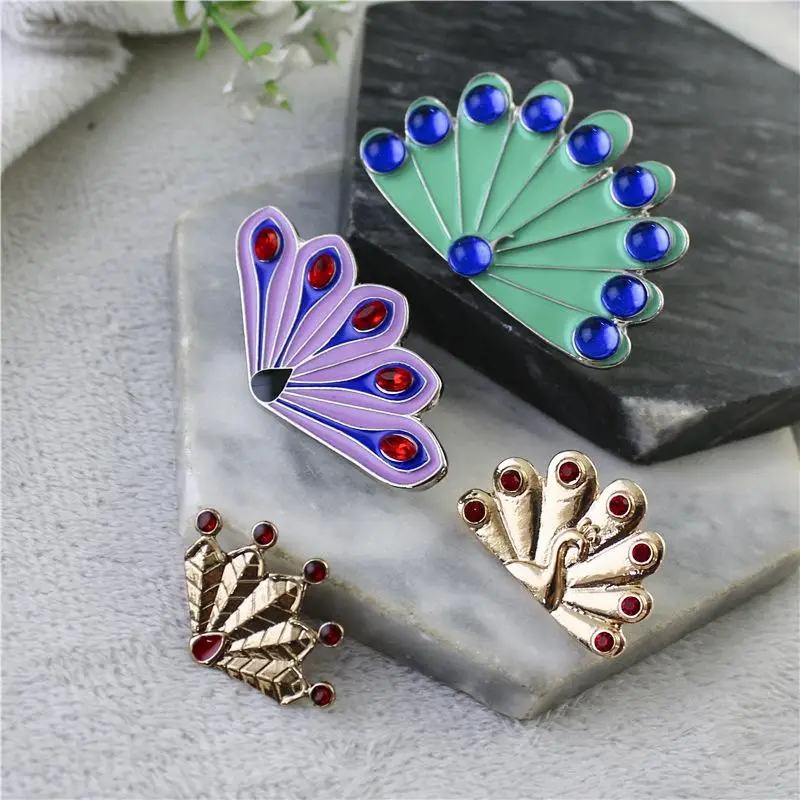 1Pcs Crystal Peacock Animal Pin Anime Creative Fantail Brooch Role Play Props Men And Women Backpack Jewelry Gift