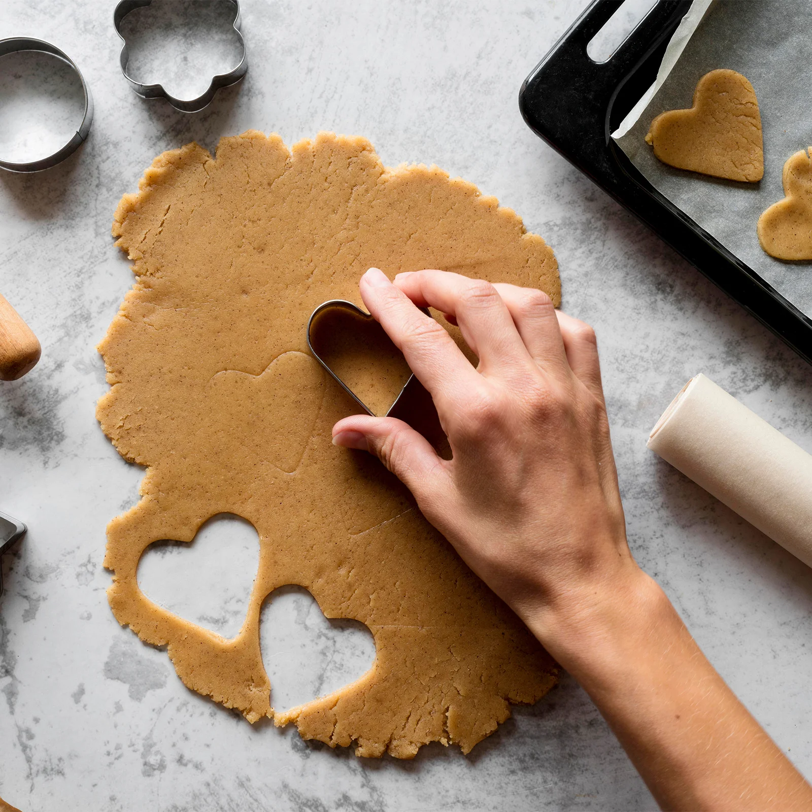 

1Set DIY Biscuit Cutters Stainless Steel Cookie Molds Variety Pack Flowers Stars Rounds Safe Storage Box