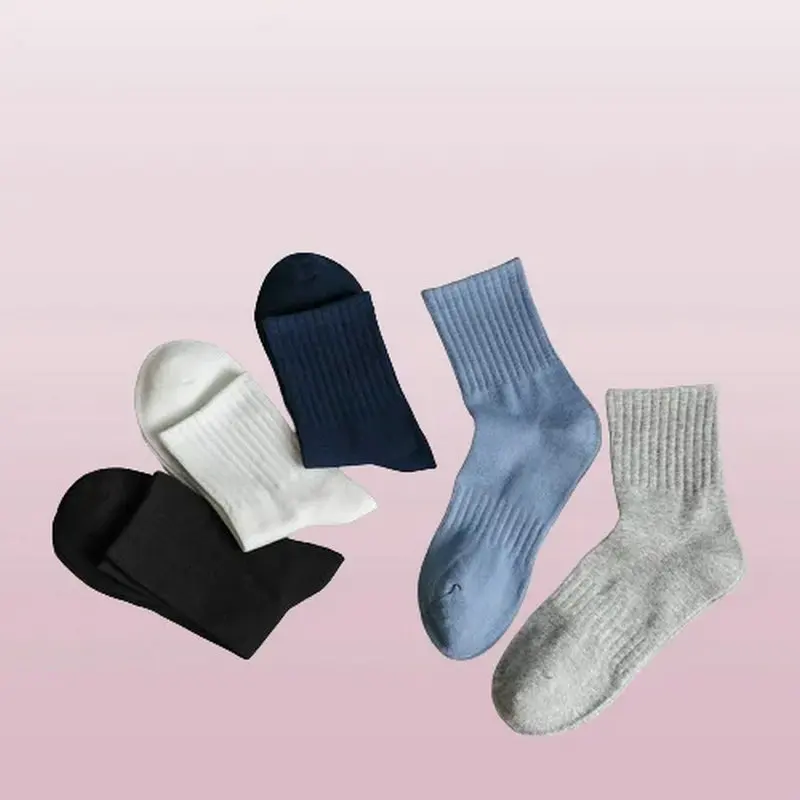 Chaussettes mi-tube en coton pour hommes, chaussettes respirantes, noir et blanc, chaussettes de sport classiques, document solide, nouveau, 5/10, 2024 paires