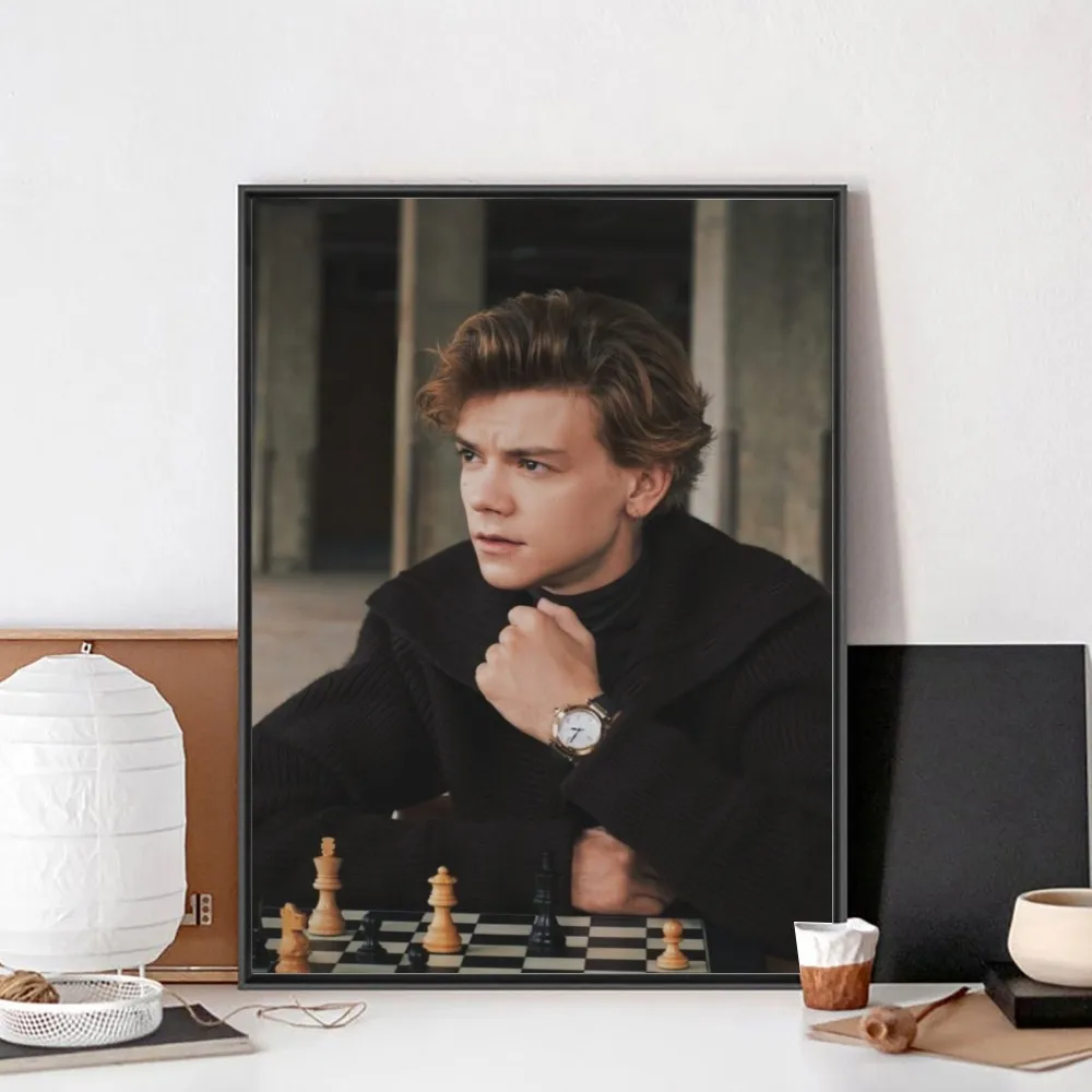 Thomas Brodie Sangster Poster No Framed Poster Kraft Club Bar Paper Vintage Poster Wall Art Painting Bedroom Study Stickers