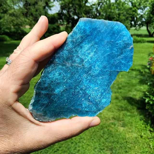 Irregularly shaped polished blue apatite slab - Deep blue - Perfect for bohemian decor, jewelry making 3