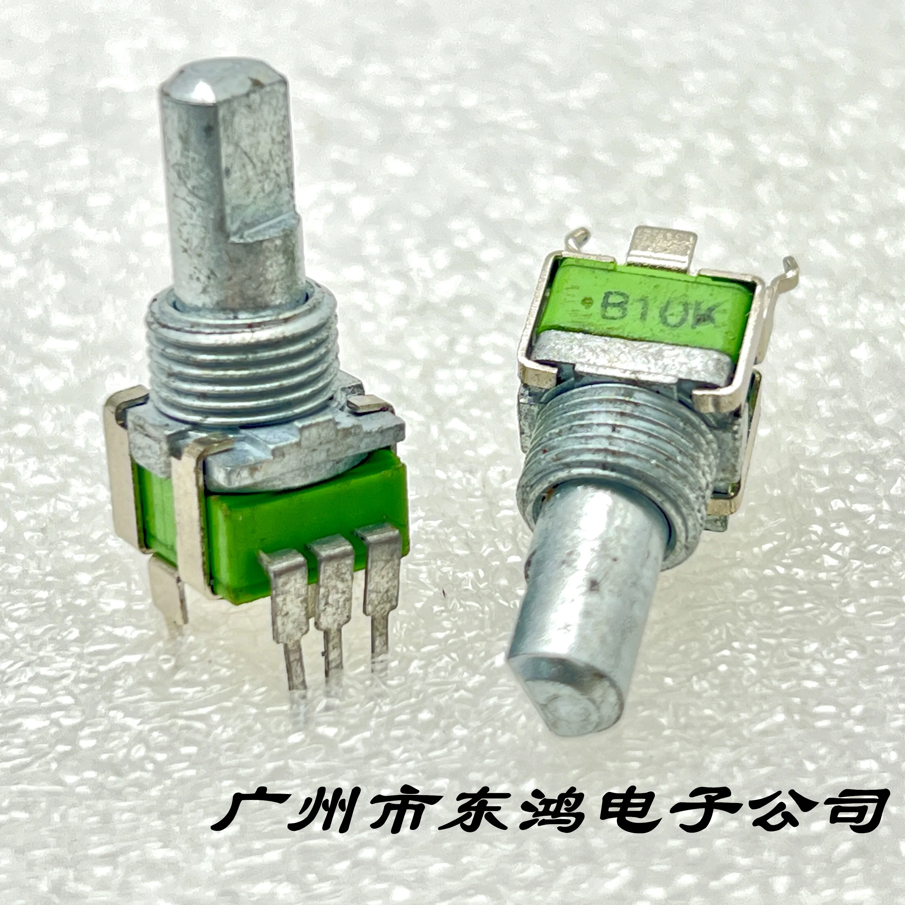 2 pcs Taiwan precision rotary potentiometer with 3 pins B10K and a shaft length of 15mm
