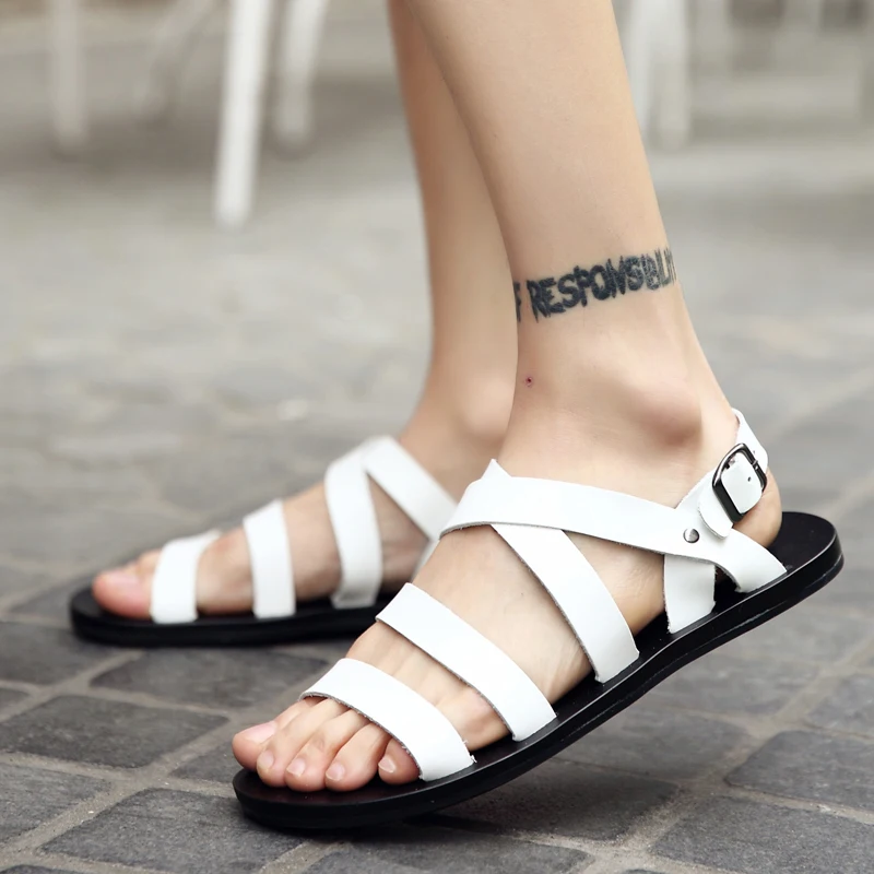 HKDQ White Roman Sandals Men Casual Hasp Leather Men\'s Flat Sandal 2024 Summer Outdoor Fashion Beach Shoes Men Designer Sandals