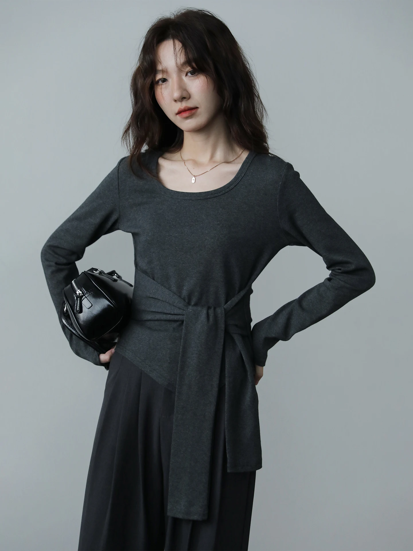 

Футболка с глубоким V-образным вырезом и длинным рукавом, с узлом, универсальная базовая модель, с эффектом похудения, подходит для осени и зимы.