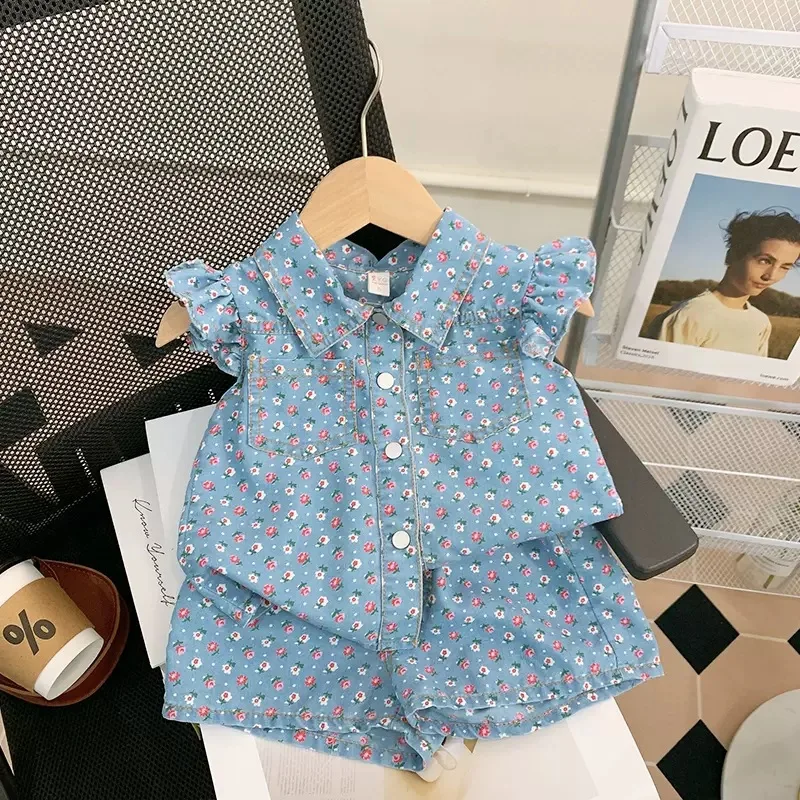 

2024 Summer Girls' New Set, Imitation Cowboy Floral Flip Collar Small Shirt And Shorts, Two Pieces