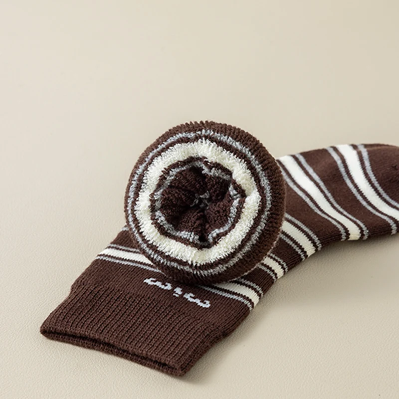 56/2000 خمسة أزواج من الجوارب السميكة للبنين والبنات في الشتاء، ناعمة ومريحة ودافئة