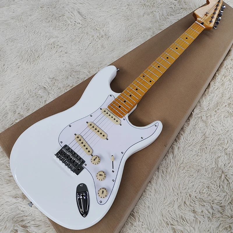 

Classic electric guitar, anti head forehand guitar, three single polar classic combination, free delivery to home.