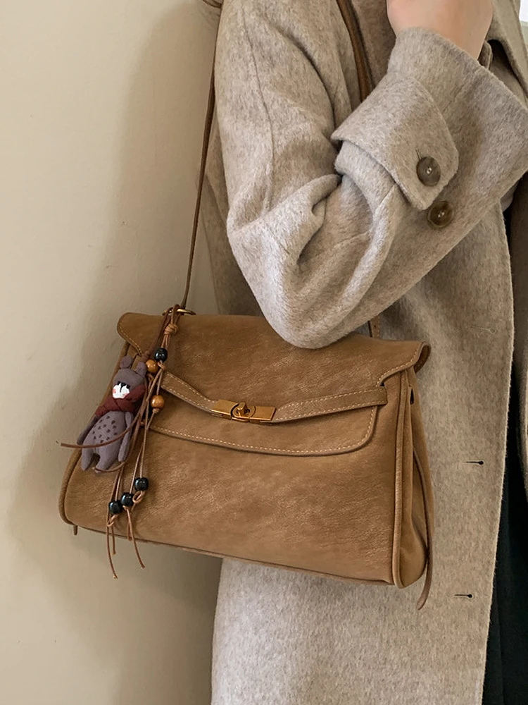 

Ele Suede Crossbody Bag with Lo Clasp for Women Faionable Commuter Sle Underarm Bag Soft Leather Storage for Phones