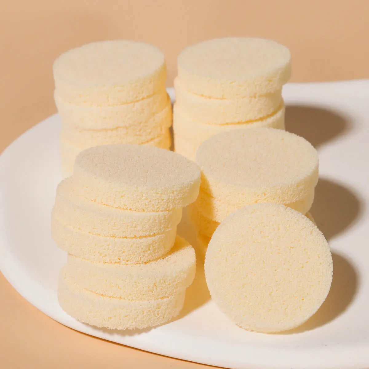 Portable wet and dry makeup sponge, 20PCS makeup sponge suitable for all skin types, essential for daily use and travel