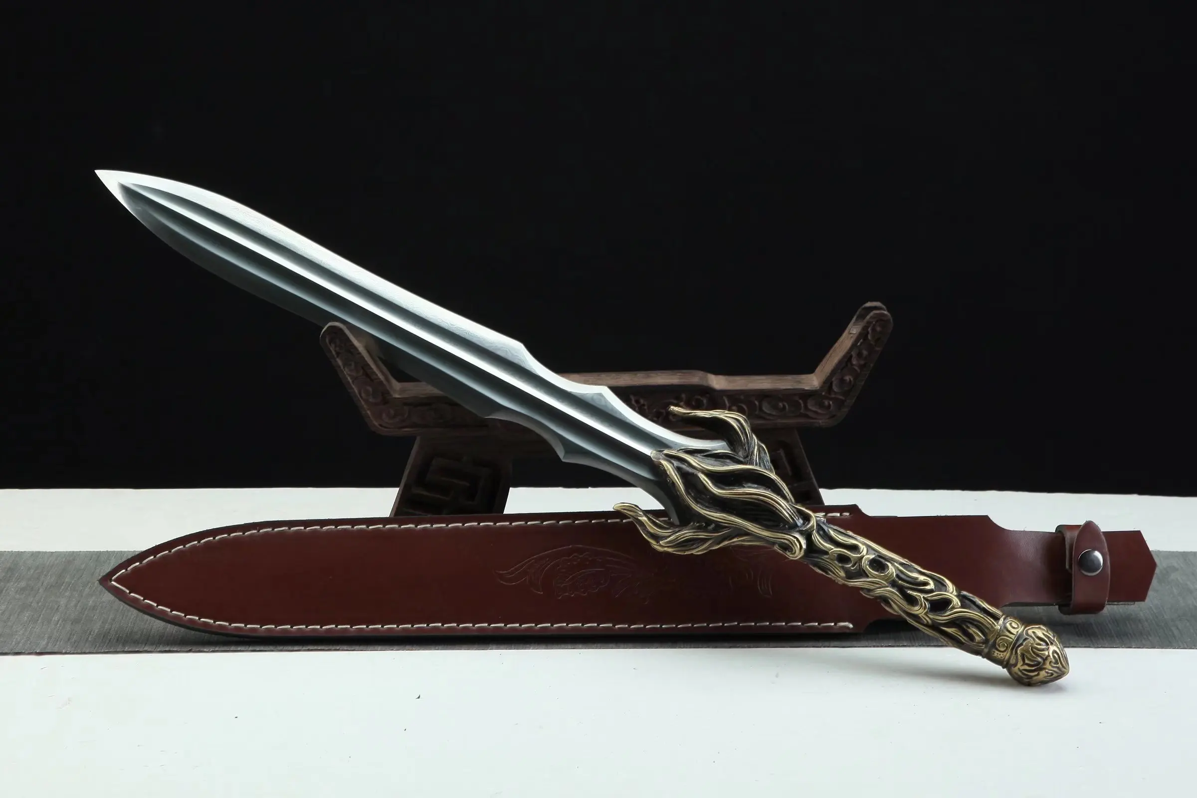 High Quality Brass Handle Sharp Sword Folded Damascus Steel Blade Battle Ready Full Tang