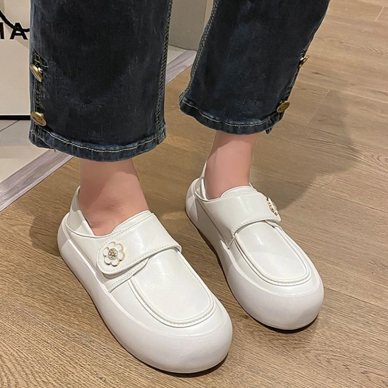 Women's White Nurse Shoes Spring Autumn Slip On Soft Sole Breathable Non Slip Thick Heel Comfortable Medical Shoes for Women​ view 4