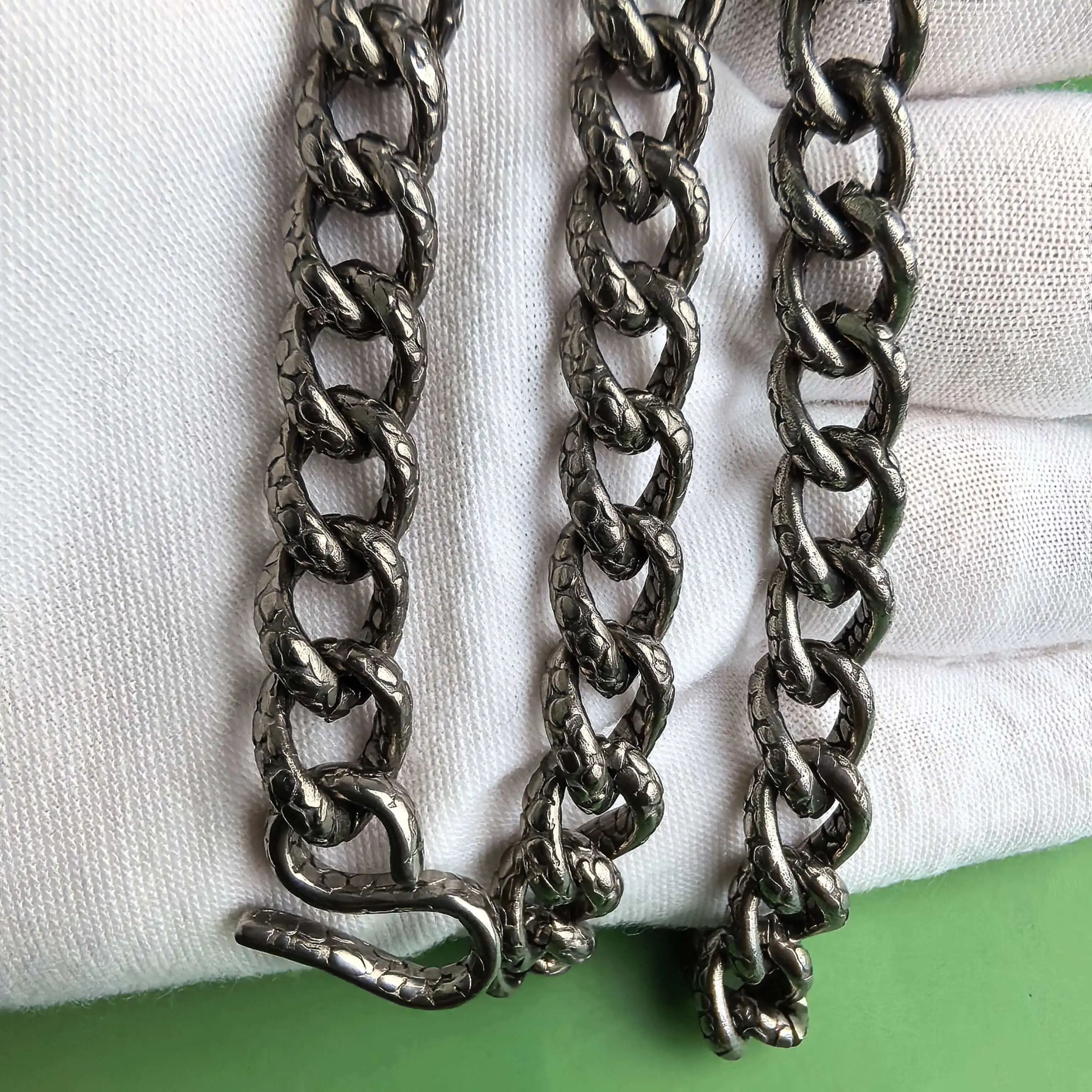 

9.0mm pure titanium necklace with textured design, simple and fashionable trend