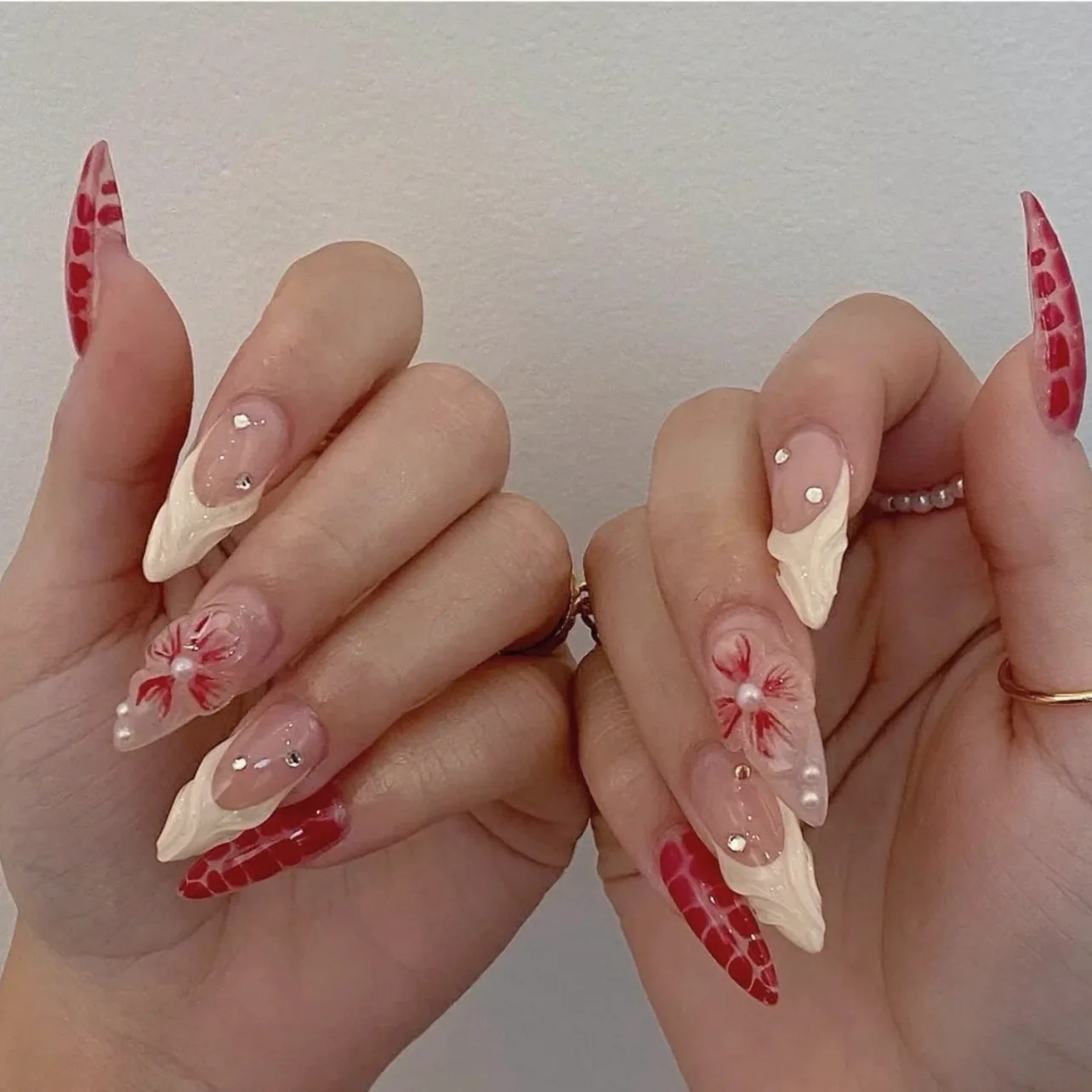 

24Pcs Mid-length Almond False Nails Press on 3D Flower White French Fake Nails Pearl Rhinestone Detachable Full Cover Nails Tips