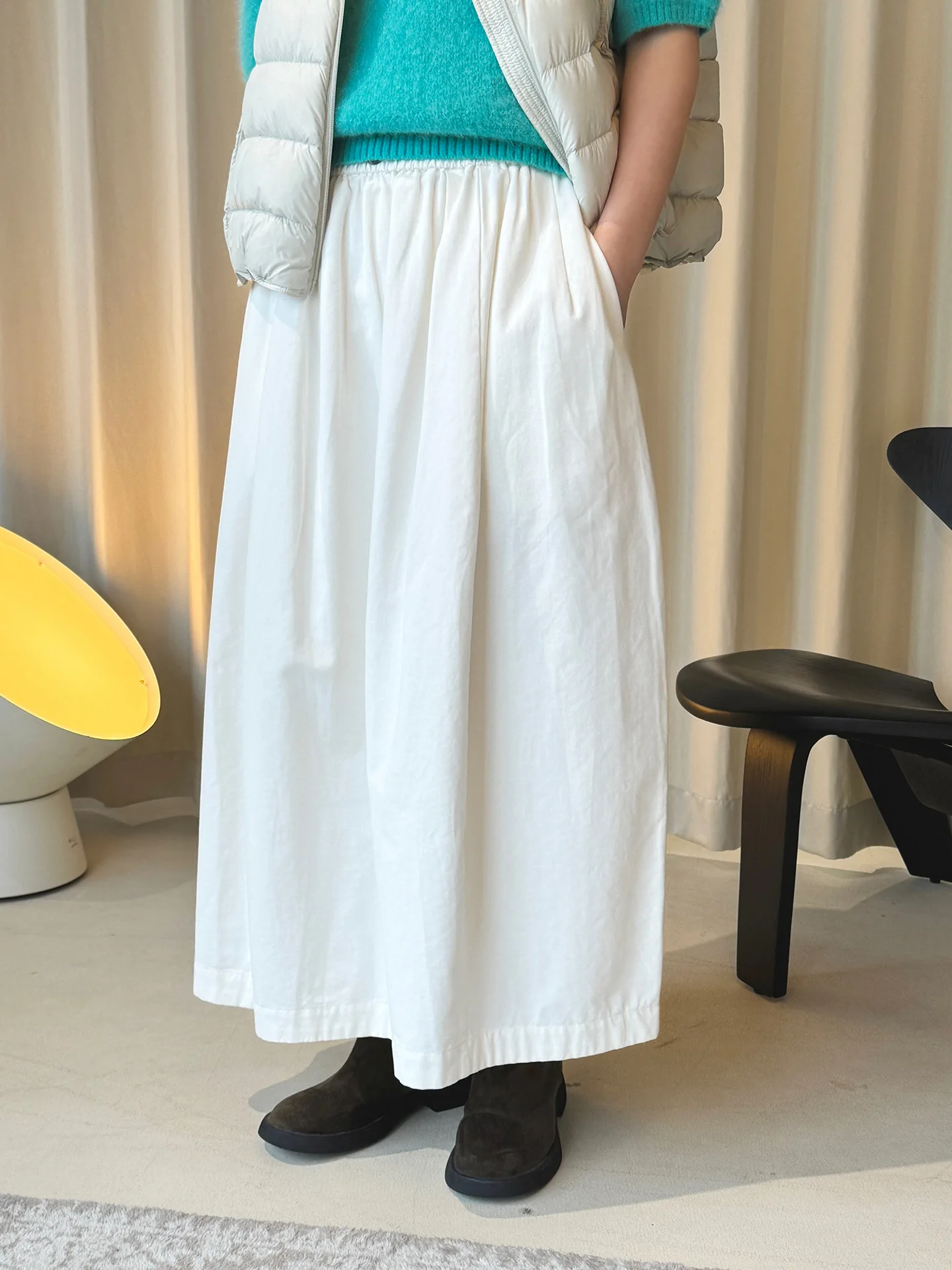 أوائل الربيع بسيطة عالية الخصر زر مرونة نصف تنورة فضفاضة التخسيس تنورة طويلة عادية للنساء