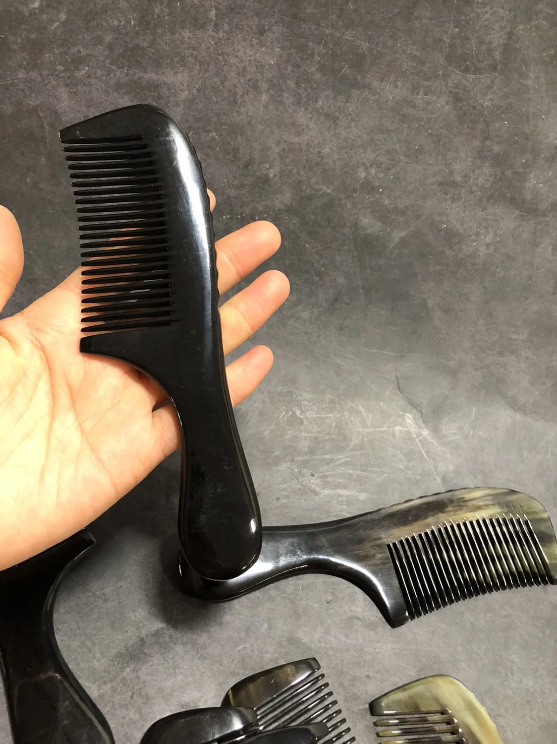 Small Portable Comb with Natural Horn, Portable Scraping Comb, Fine Dandruff Remover, Lice