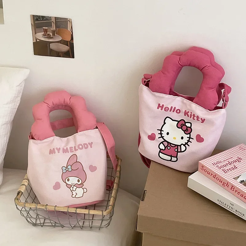 MINISO tas kanvas perempuan, tas kurir Anime HelloKittys Kawaii kapasitas tinggi tas bahu santai lucu tas tangan portabel hadiah