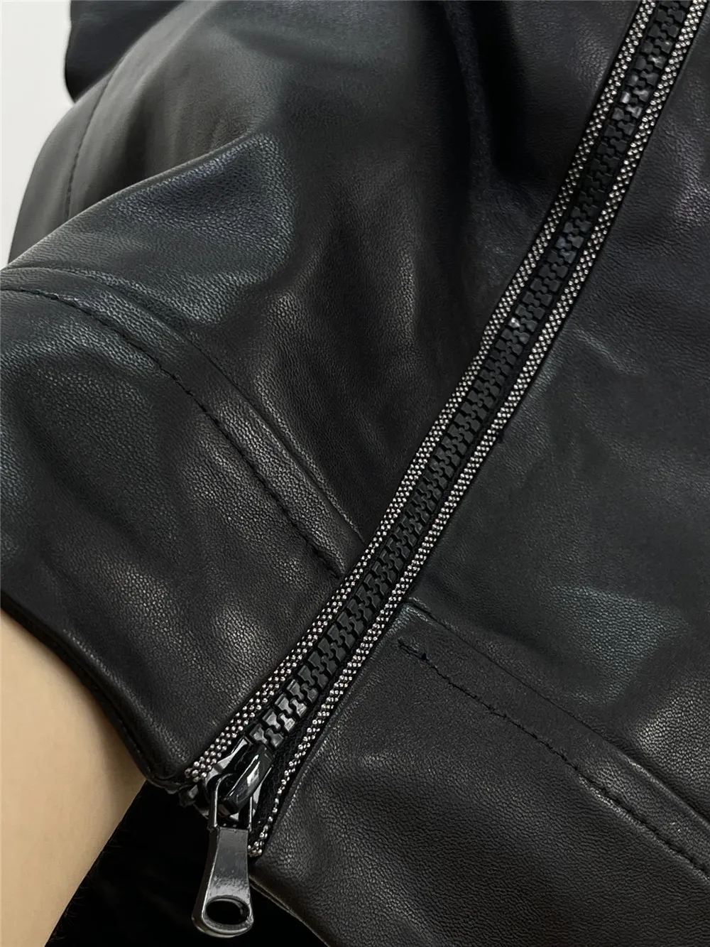 Women's Beaded Sheepskin Hooded Jacket Black Zipper Long Sleeve Fashion All-match Leather Coat