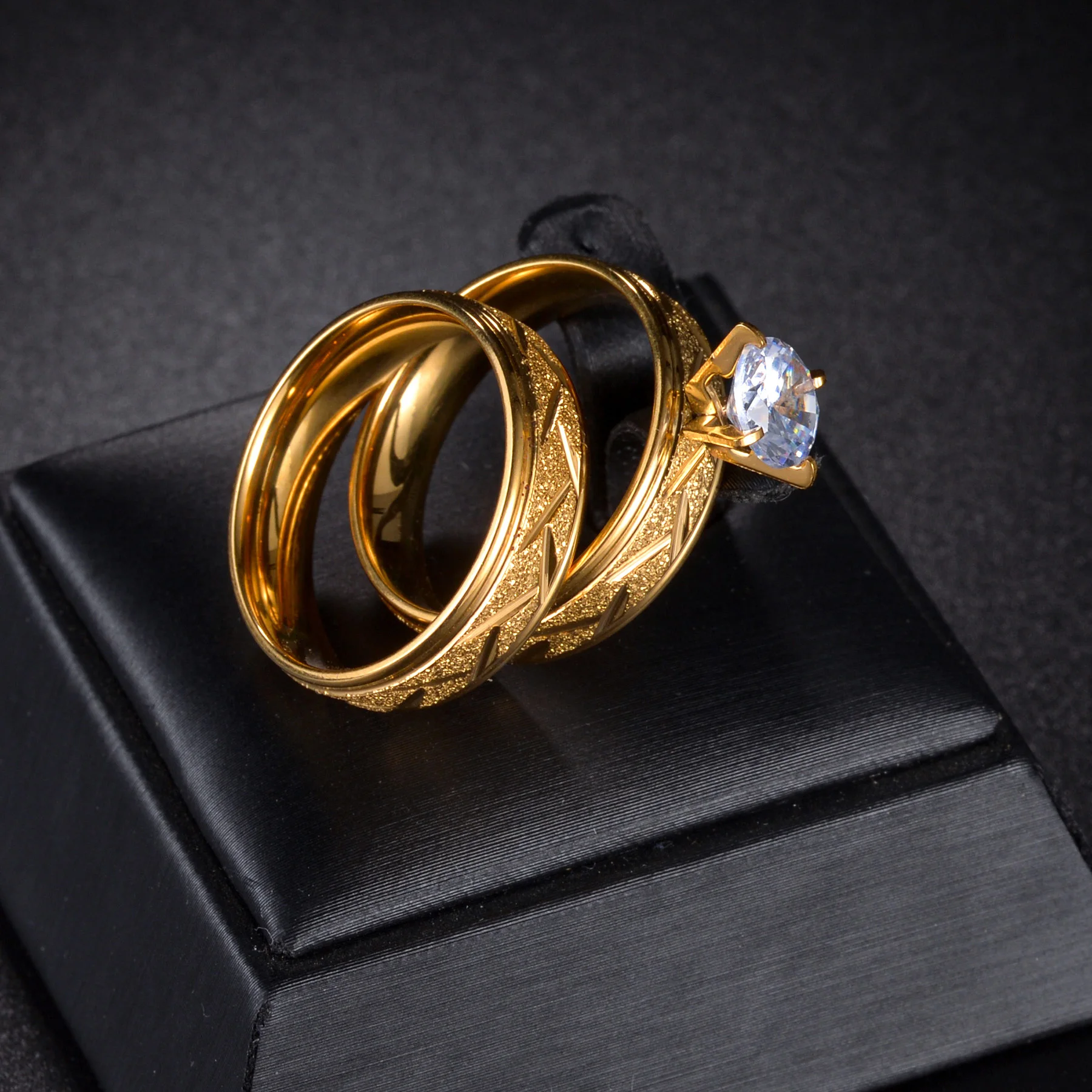 Fashion Simple Gold Plated Carving Ring Classic Zircon Couple Banquet Bridal Engagement Wedding Exquisite Jewelry