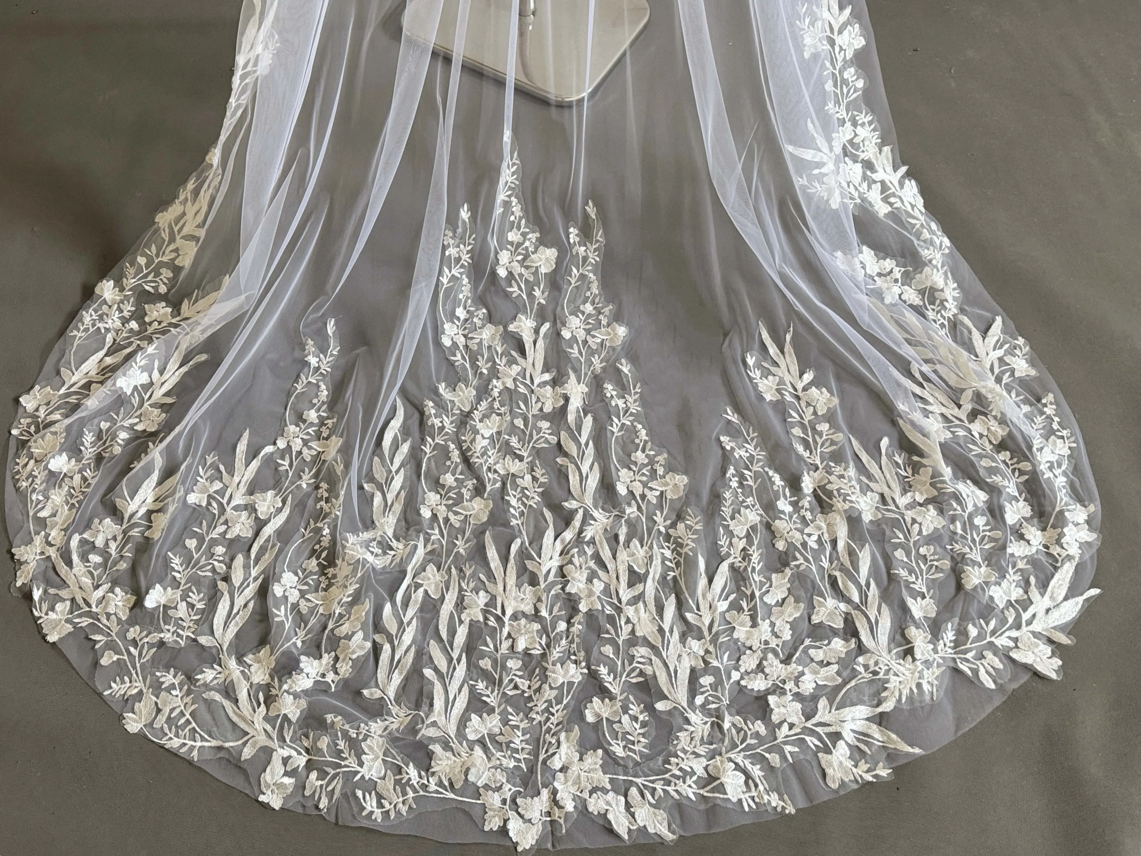 Wedding Veil Sparkling White Ivory Long Bridal Veils Wedding Veil Lace Appliques Soft Net Cathedral Veil
