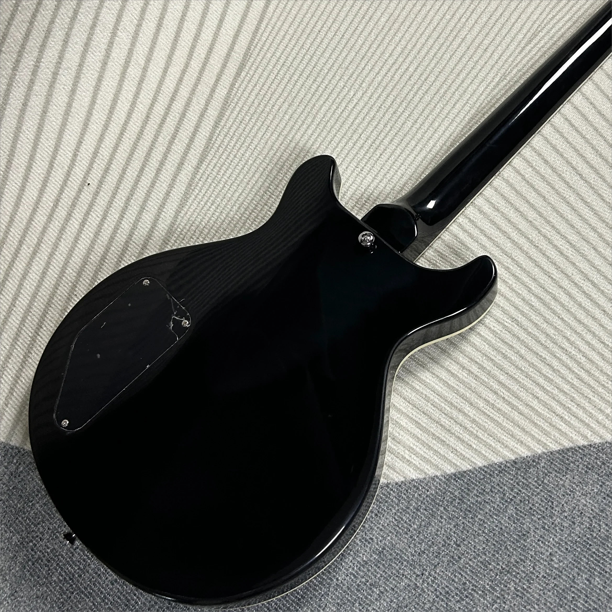 High Quality Electric Guitar, Mahogany Body, Rosewood Fingerboard, Tiger Maple Top, Transparent Black Color, Free Shipping