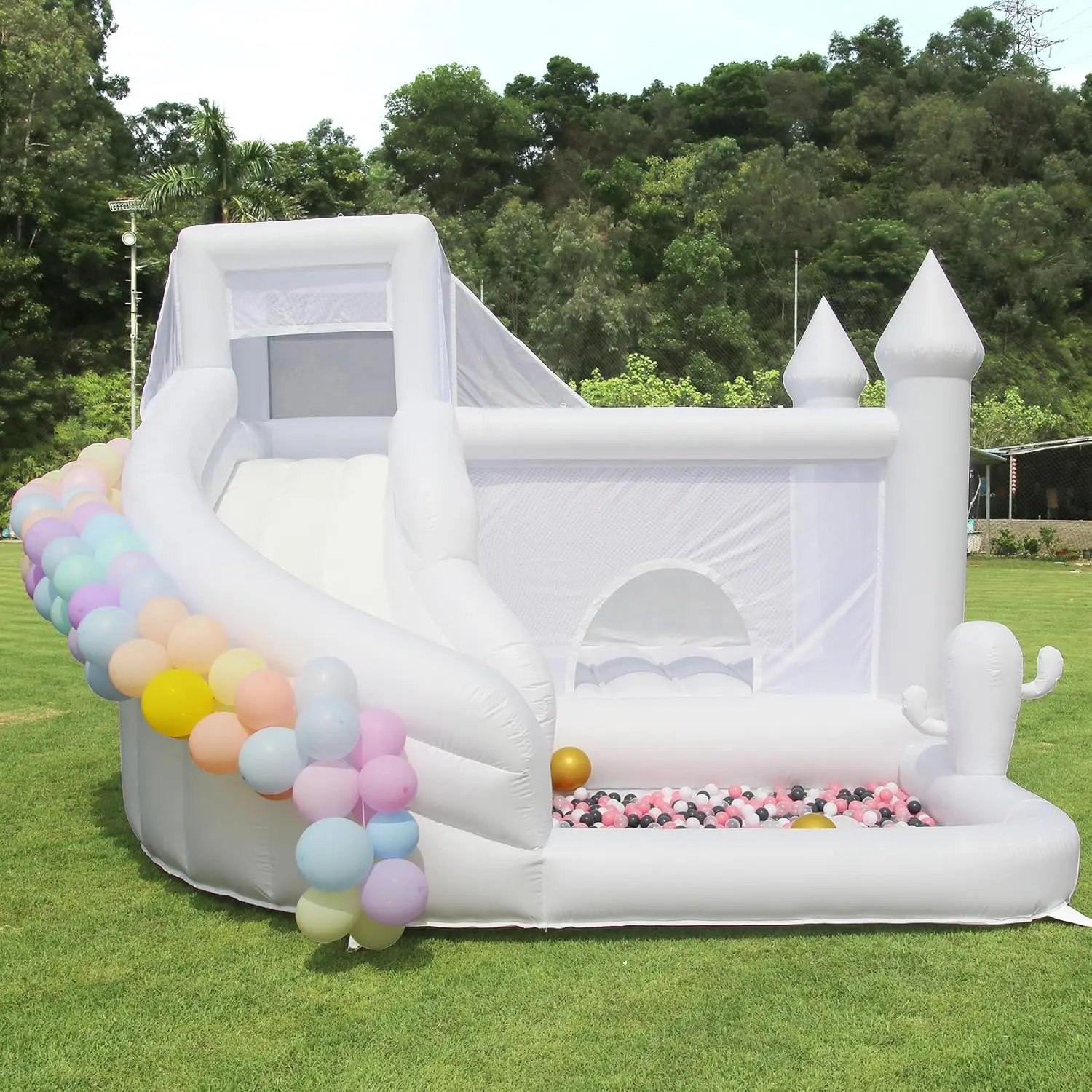 

Надувной батут для коммерческого использования, белый, 3,5x3,5x3 метра, с горкой и бассейном для детей, идеально подходит для свадеб и праздников.
