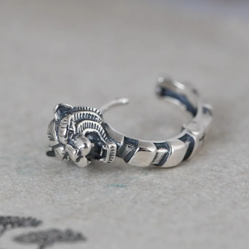 New Real S925 Pure Silver Jewelry Retro Fashion Woman Earrings Simple Art Tiger Head Men's Earrings