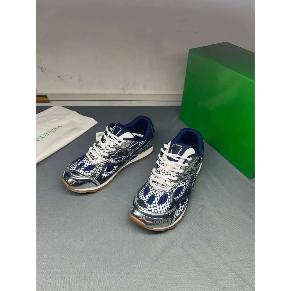 

Bottes Sneaker Designer Luxury Brand Lightweight Sneaker High Quality Mesh Breathable Fabric For Men And Women Leisure