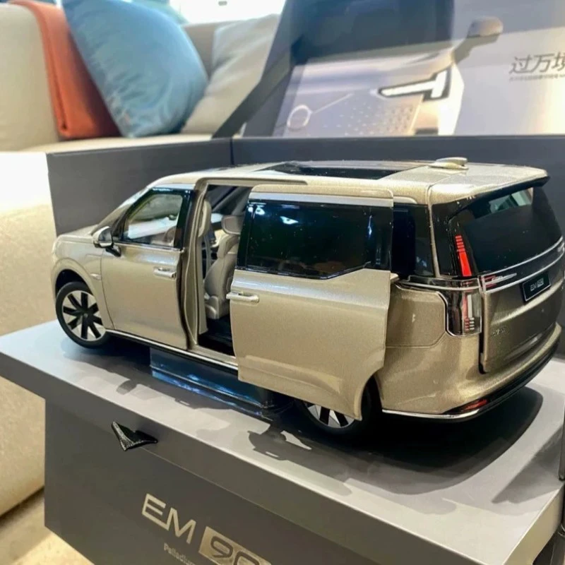 Modelo de coche de simulación de aleación EM90, decoración MPV, réplica de metal fundido a presión, regalo para niño, coleccionable para adultos, arena de paladio, 1:18
