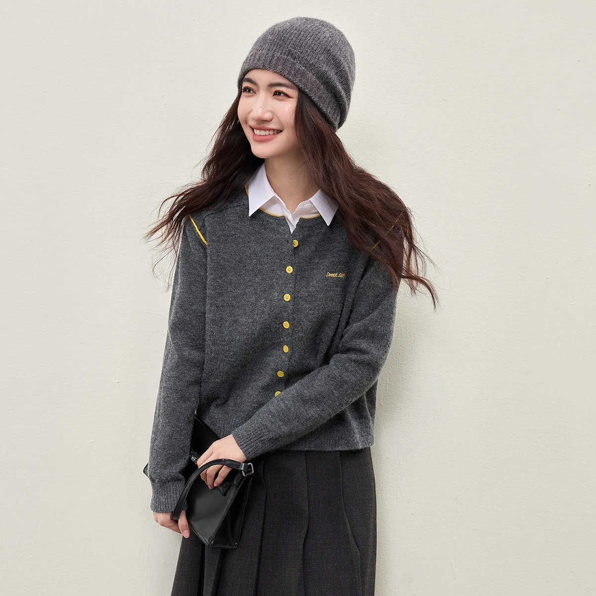 

SENTUBILA Women Cardigan Long Sleeve 2025 Winter Casual Round Neck Knitted Jumpers Contrast Letter Embroidery Lady Top W54ED4972