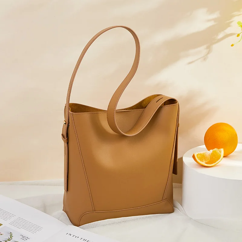 Ladies Genuine Leather Bucket Bag 2022 New Trend Simple Luxury Commuter Handbag Large Capacity One Shoulder Diagonal Tote Pack