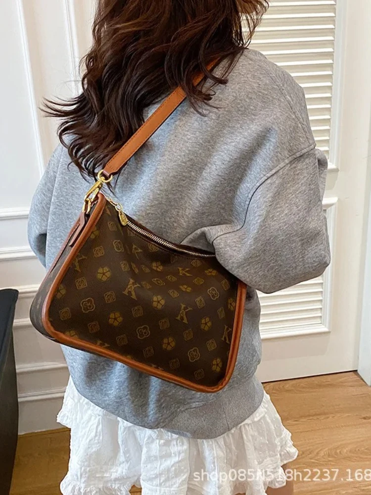 

2025 Spacious Commuter Bag, Wide Strap Shoulder Purse for Women, Large Tote Bag Fashion Crossbody Bag Day-to-Night Shoulder Bag​