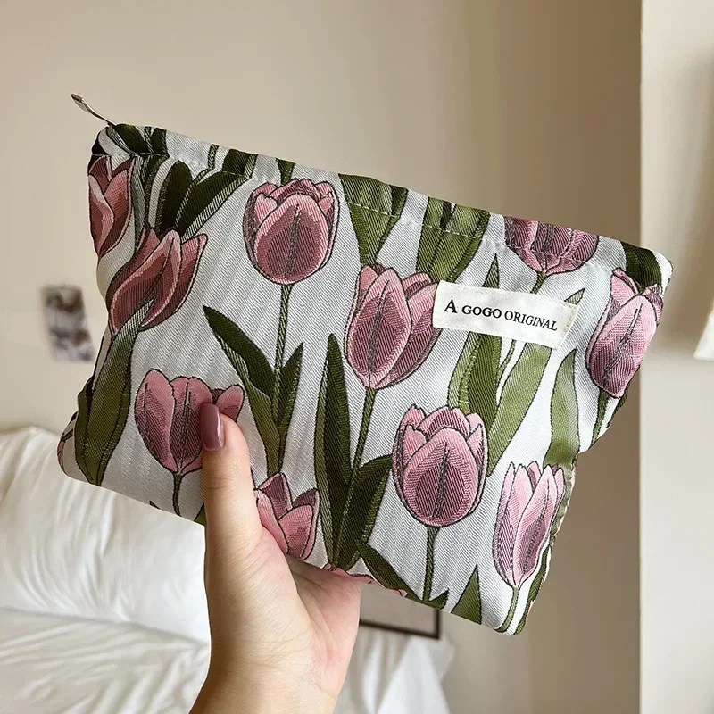 Fashion Retro Tulip Embroidery Cosmetic Bag for Women Makeup Bag Travel Beauty Toiletries Bag Flower Storage Organizer Pouch