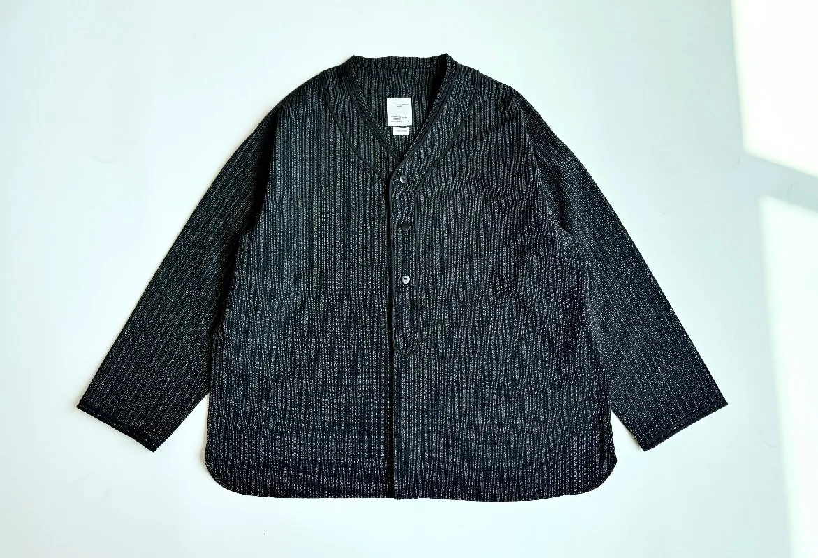 

Рубашка-куртка VSVM DUGOUT SHIRT SANTOME из шерсти и конопли, в стиле old money, свободного кроя.