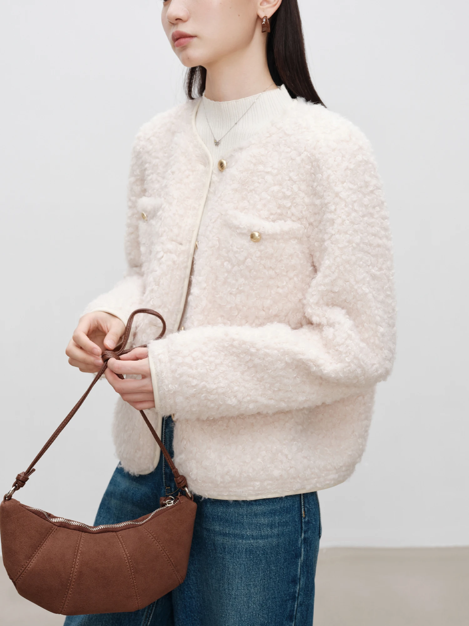 ZIQIAO Women Beige Coats Winter Temperament Faux Fur Round Neck Jackets Suede Lining Office Lady Casual Short Coat 24ZQ94255