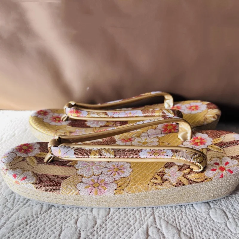 Japanese Traditional Women's Sandals Kimono Zori Summer Beach Slippers Med Heel Fashion Flip Flops Cosplay Footwear