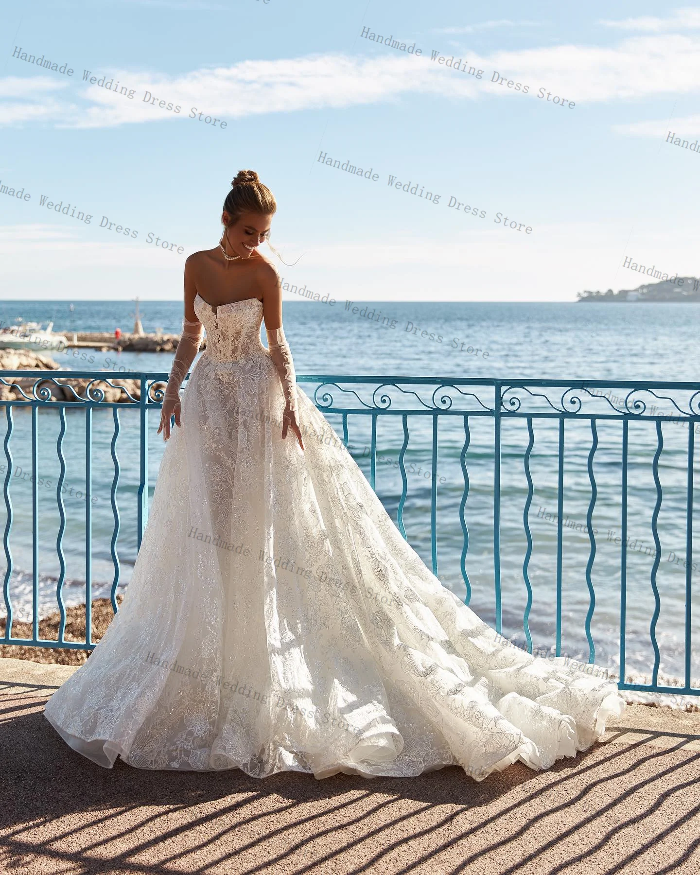 

Boho Lace A Line Wedding Dress Sexy Strapless Sleeveless Bridal Gown Customized Tie Up Back Sweep Train Robe de mariée