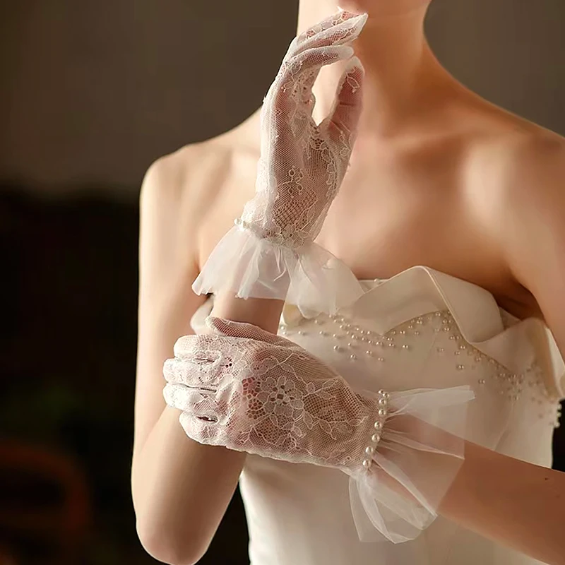 1 Pair White Bridal Gloves Elegant Lace Pearl Short Gloves Full Fingers Tulle Transparent Mittens Wedding Party Accessories