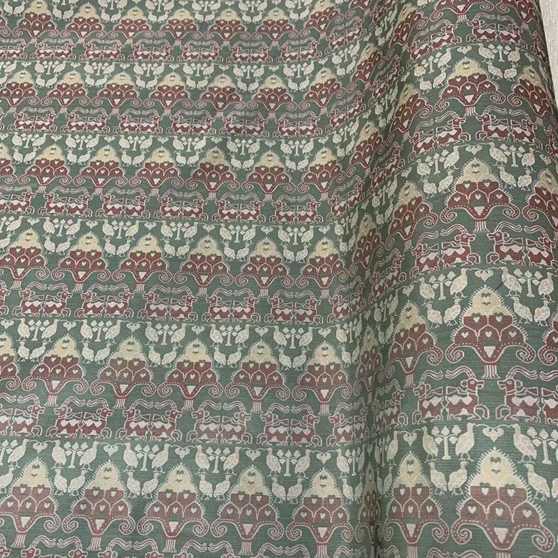 Inheriting the traditional old weaving techniques of Chinese-style cheongsam fabric
