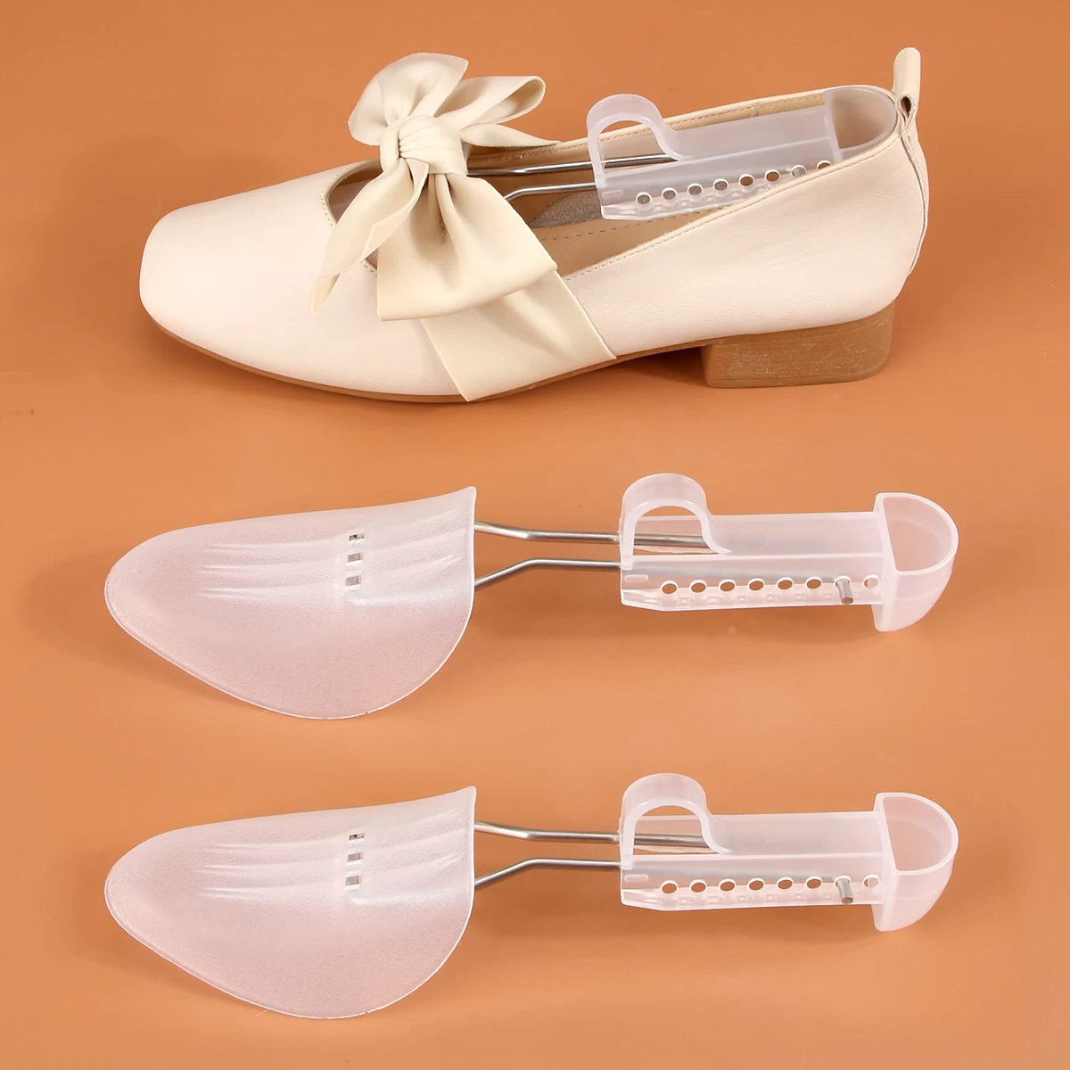 1 Paar Schuhspanner aus Kunststoff für Damen und Herren, verstellbar, zur Formung und Aufbewahrung von Schuhen und Stiefeln (weiß und schwarz), in zwei Größen. – Detail 5