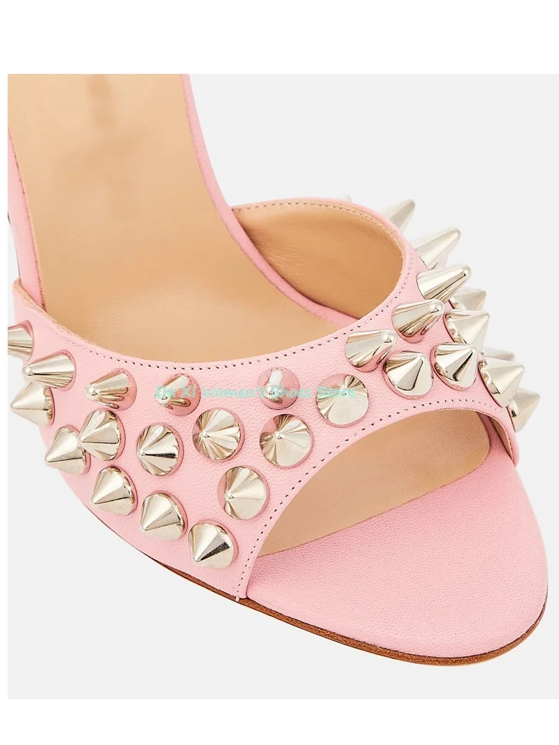 Sandales à talons hauts décorées de rivets en cuir rose, à bout peu profond, avec détails tripwire, chaussures de luxe pour femmes, chaussures de défilé originales