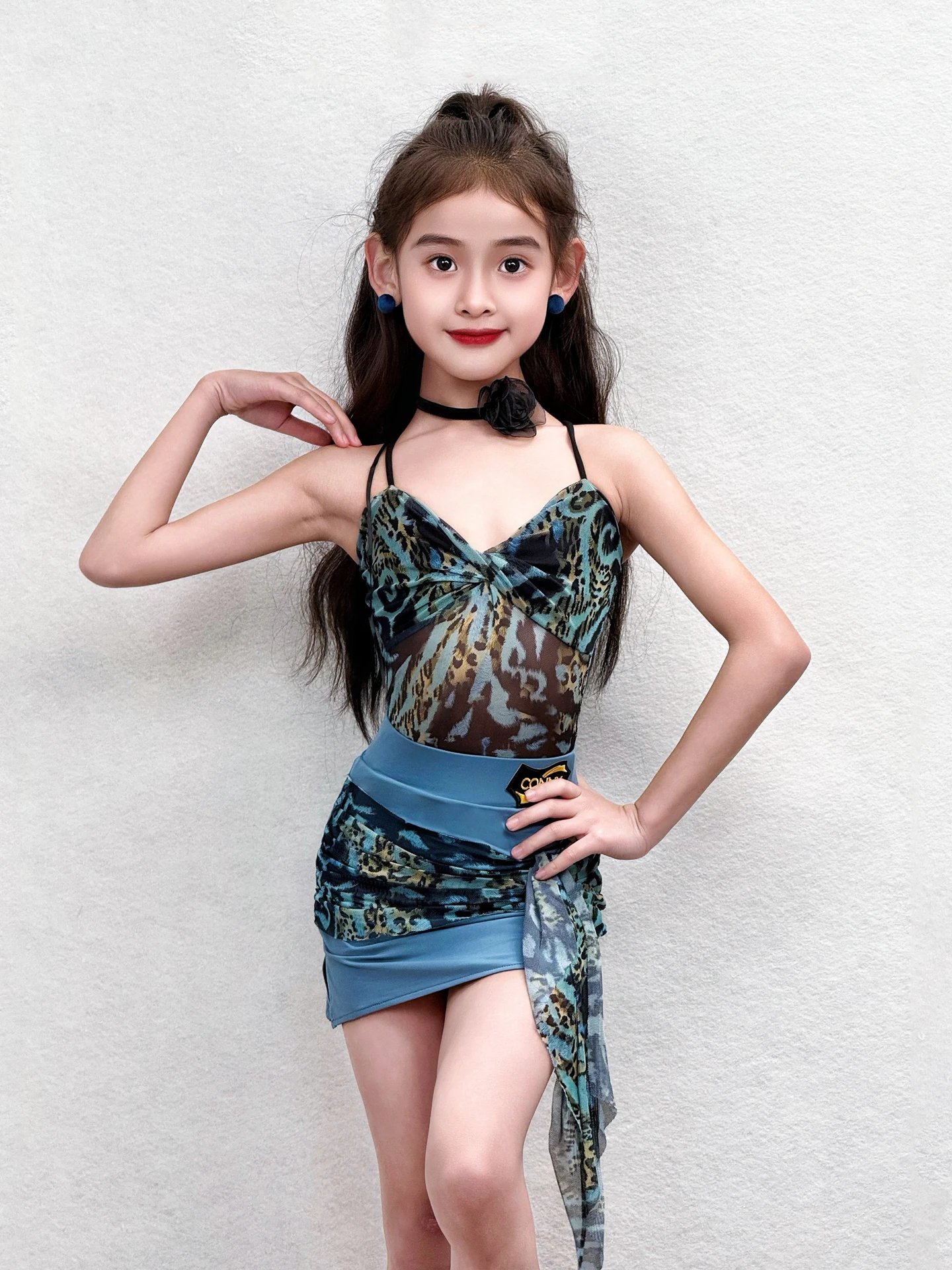 コニー春夏新作子供用ラテンダンス衣装女の子ダンス練習パフォーマンス衣装vネックノースリーブトレーニングスーツ