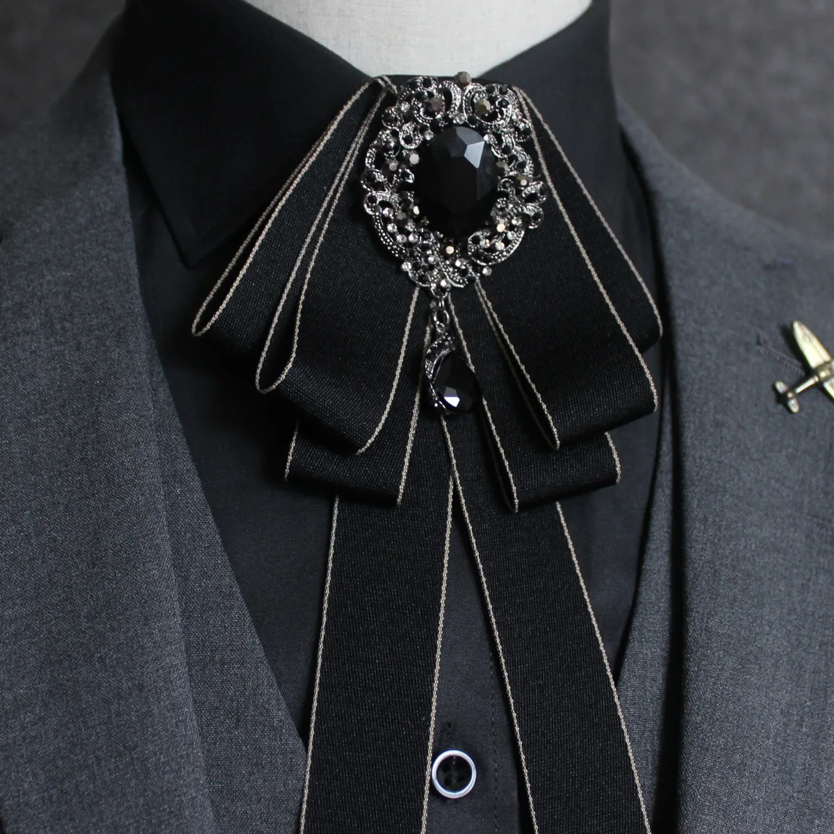 

Luxury Men Wedding Party Neck Collar Shirt Chic Bow Tie Cravat Women Silk Ribbon Alloy Butterfly Necktie Black Rhinestone Bowtie