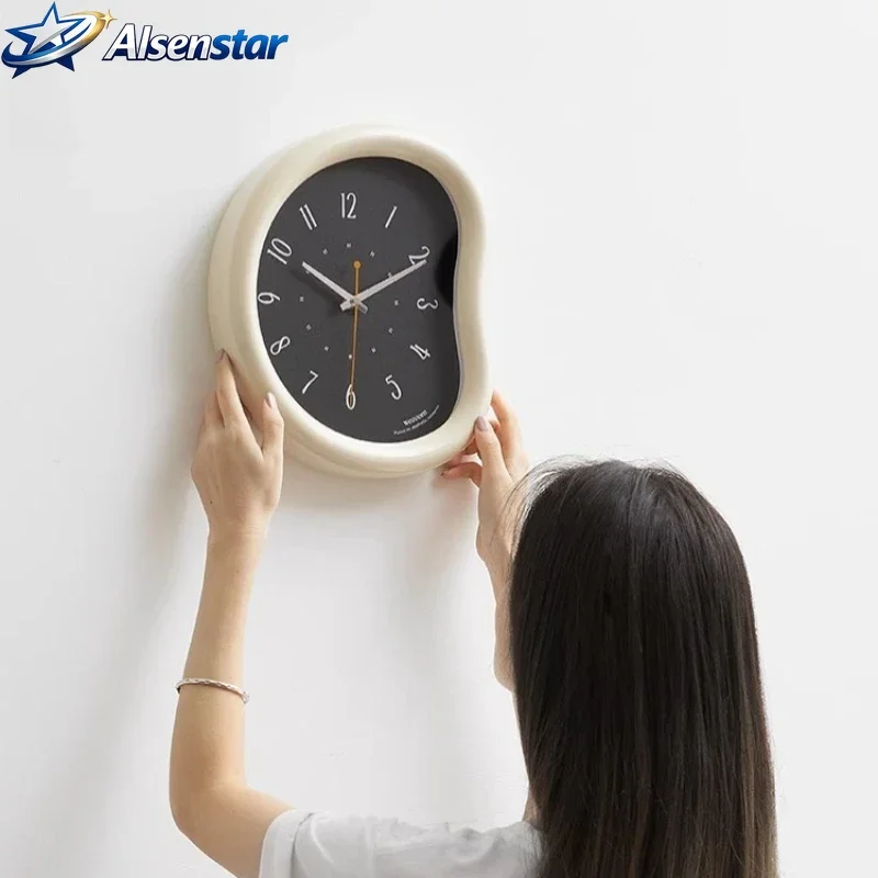 European Aesthetic Clock Wall Modern Art Creative Design Living Room Interior Wall Watch Simple Light Luxury