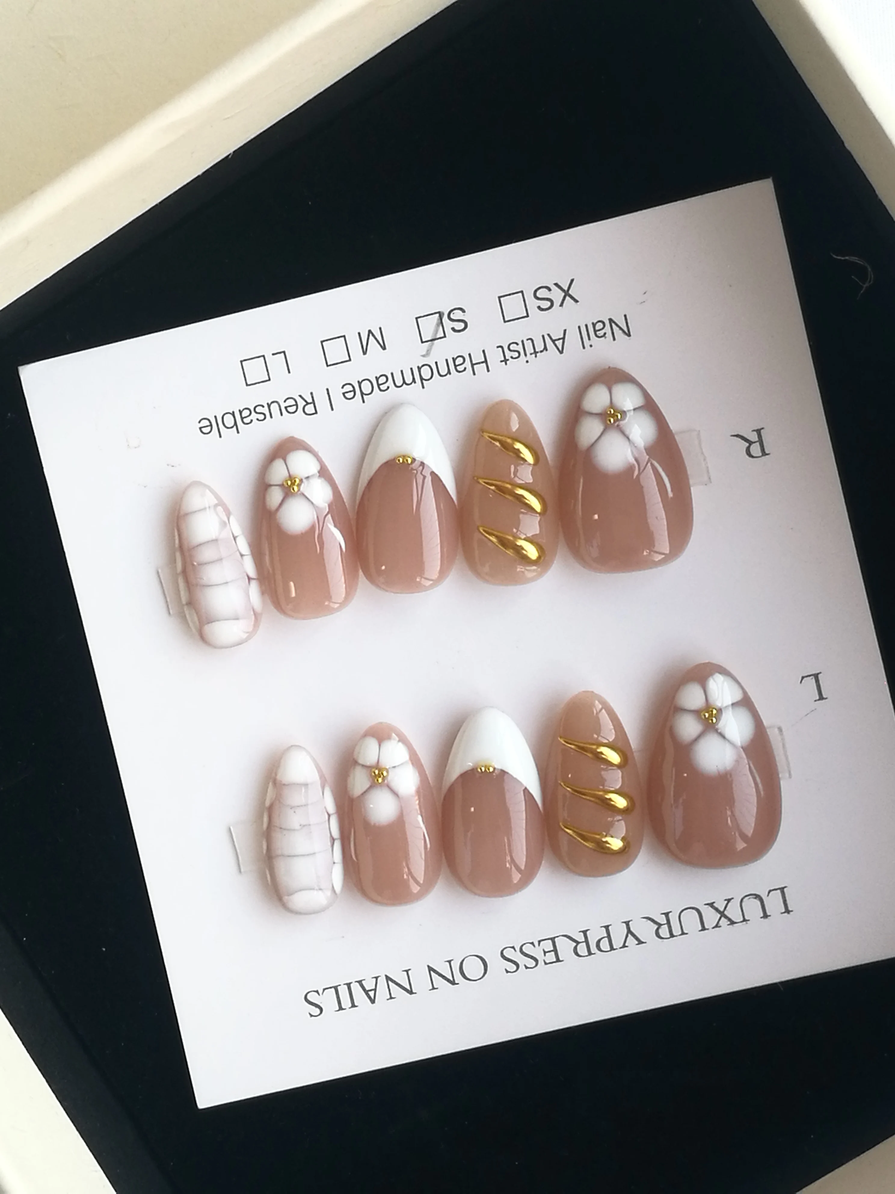 

Finger Love Short Almond Fashion Nail Art (0019)