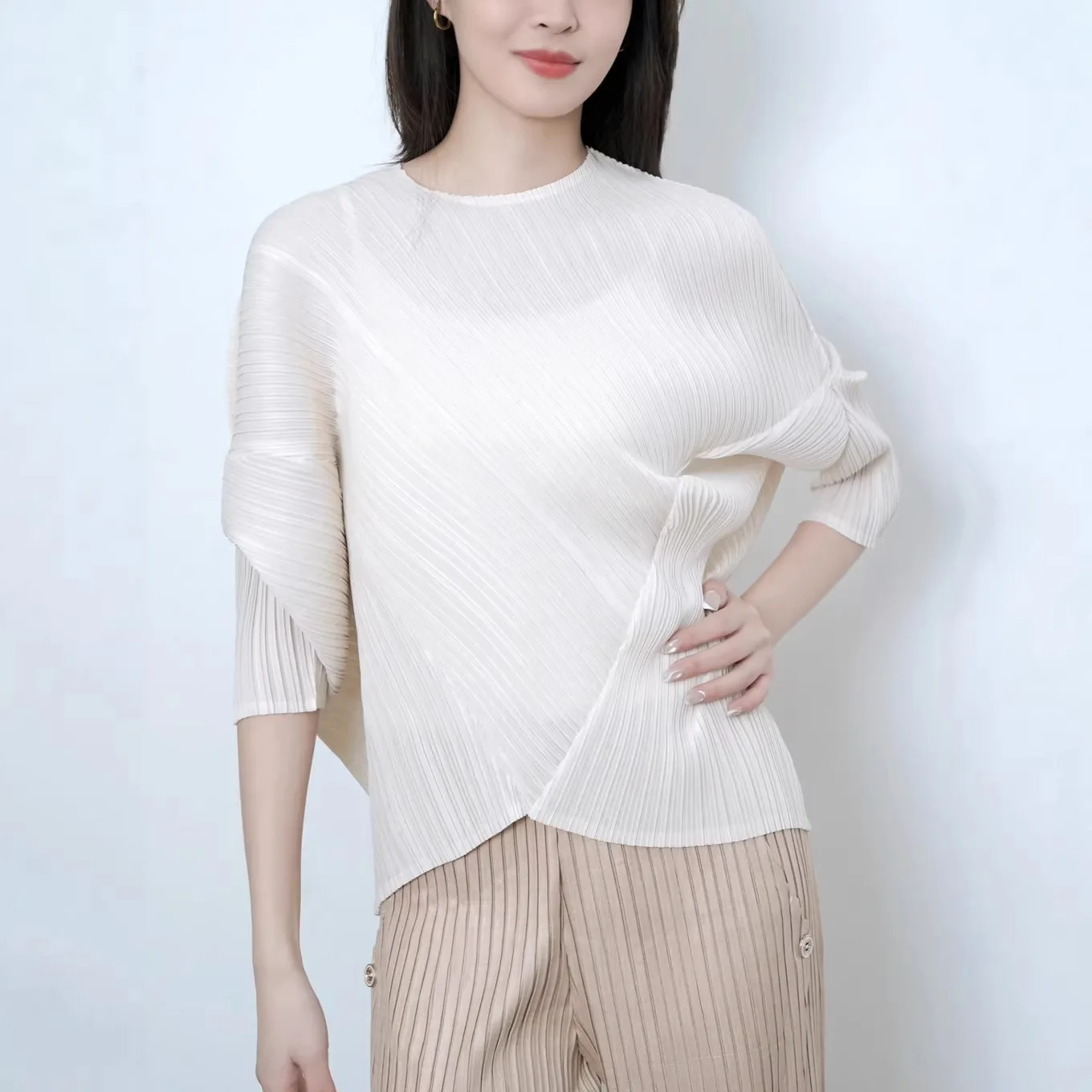 

Women Asymmetric Pleated Top Spring/Summer 2026 New Arrival Solid Colour Versatile Base Layer Oversized Design Female T-Shirt