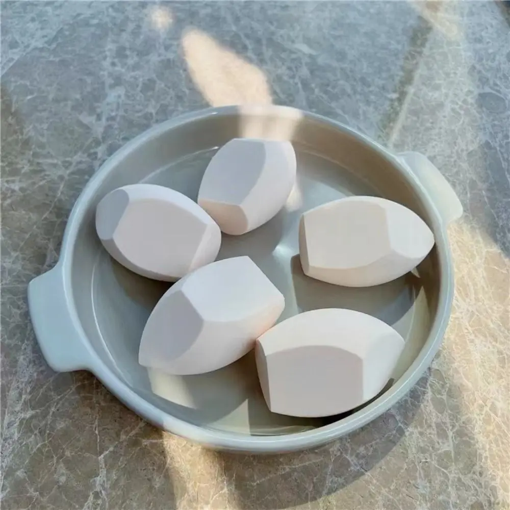 Frullatore per trucco ultra grande da 8 cm Asciutto e bagnato Tre tagli Soffio cosmetico Applicatore di spugna cosmetica indispensabile da viaggio colorato