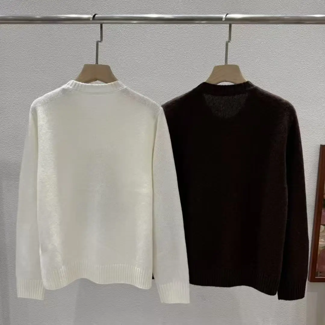 เสื้อสเวตเตอร์ถักแขนยาวปักลายหมีขาวแคชเมียร์คุณภาพสูง