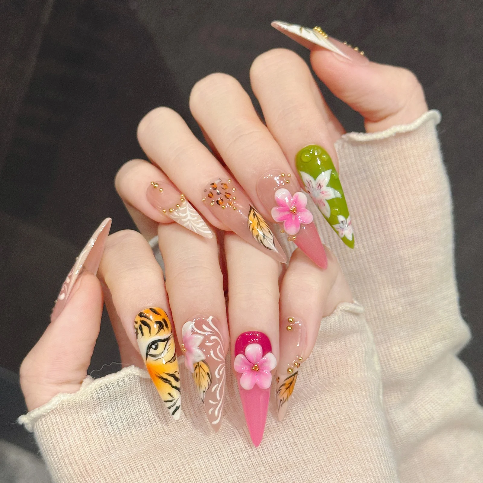 10pcs Handmade Chinese Style False Nails 3D Carving Flower Tiger Pattern Press On Nails Spicy Girls Long Pointed Fake Nail