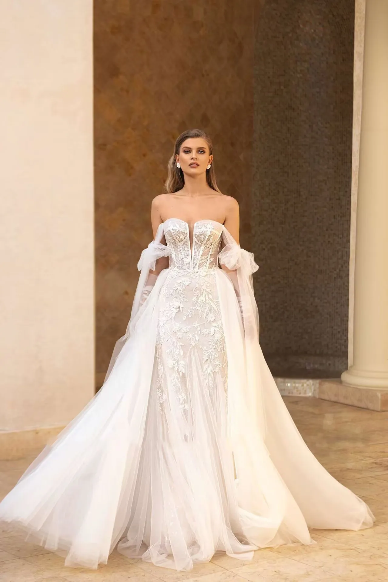 Hot Sale Appliqued Wedding Dresses Large Skirt Detachable Trailing Foreign Wedding Dresses Graceful Bridal Dresses Open Back