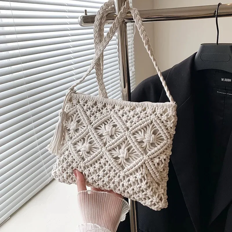 Women Summer Straw Messenger Bag Hollow Out Woven Fashion Shoulder Bag Beach Tassel Designer Crossbody Travel Bag bolsa feminina